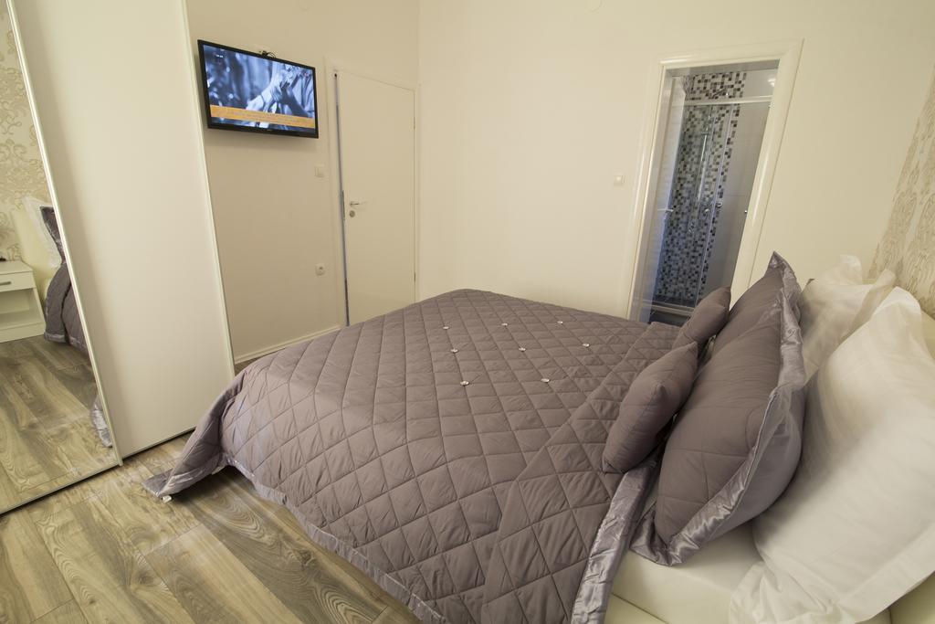 Villa Petra Apartment With Private Pool Макарска Экстерьер фото