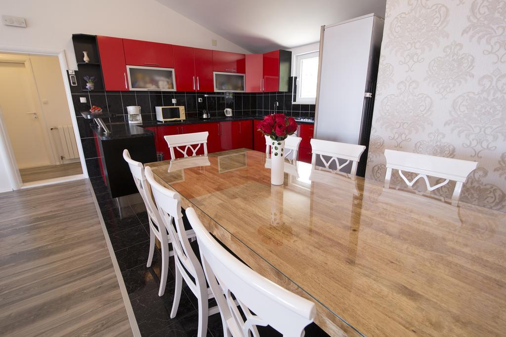 Villa Petra Apartment With Private Pool Макарска Экстерьер фото