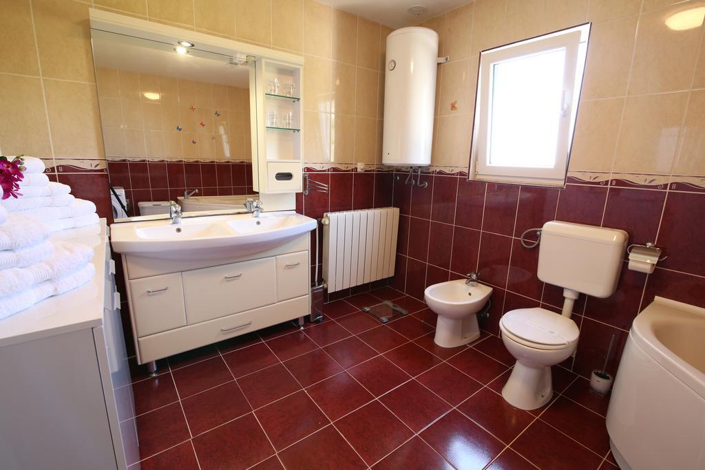 Villa Petra Apartment With Private Pool Макарска Экстерьер фото